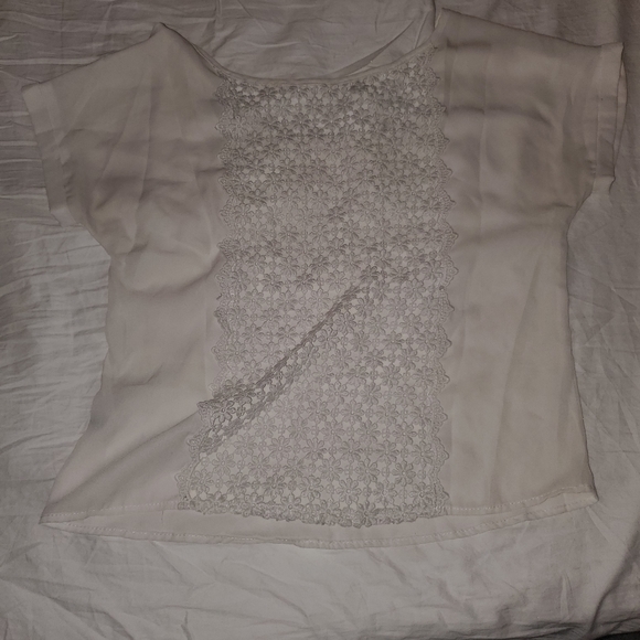 White top - Picture 1 of 4